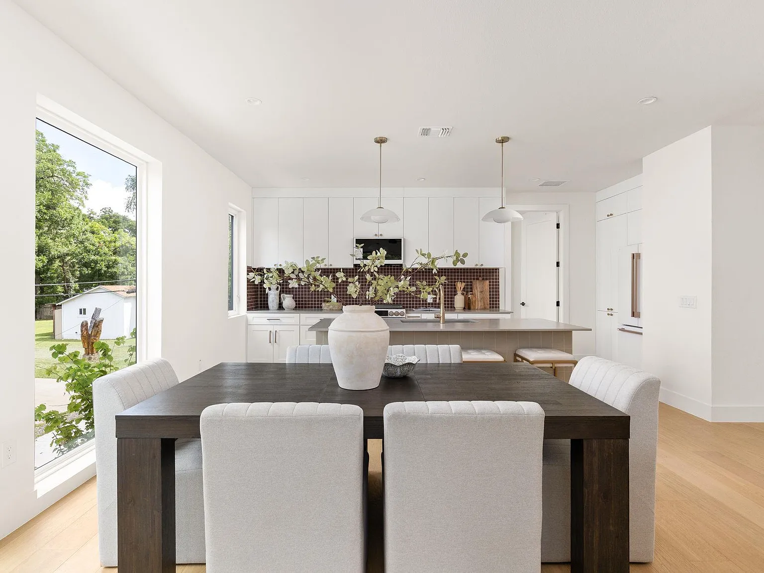 3 bed, 3.5 bath, 1966 sqft, $4,595 — Photo 2