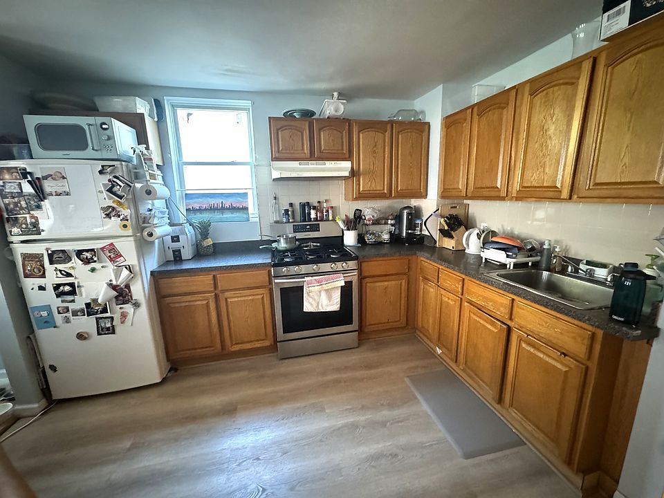 1st image of 3139 42nd St #2