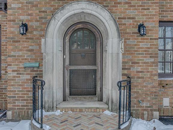 4th image of 513 E Forest Ave