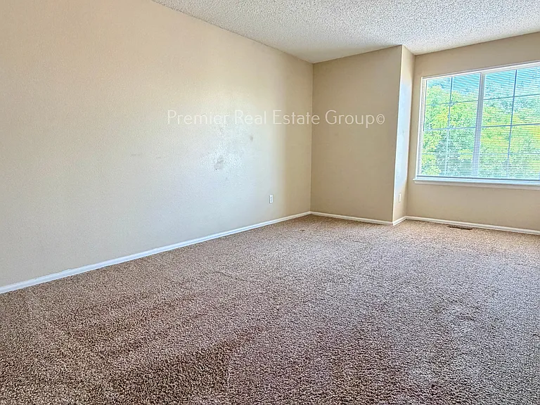 5831 Instone Cir — Photo 13