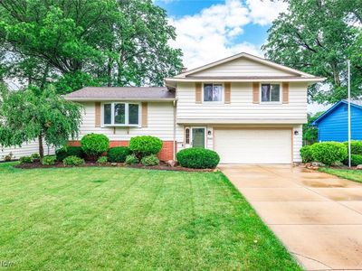 25094 Doe Dr, North Olmsted, OH, 44070