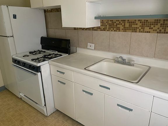 2nd image of 4829 Agnes Ave #1S