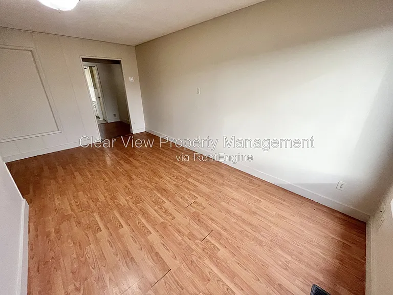 2210 Mayor Magrath Dr S — Photo 5