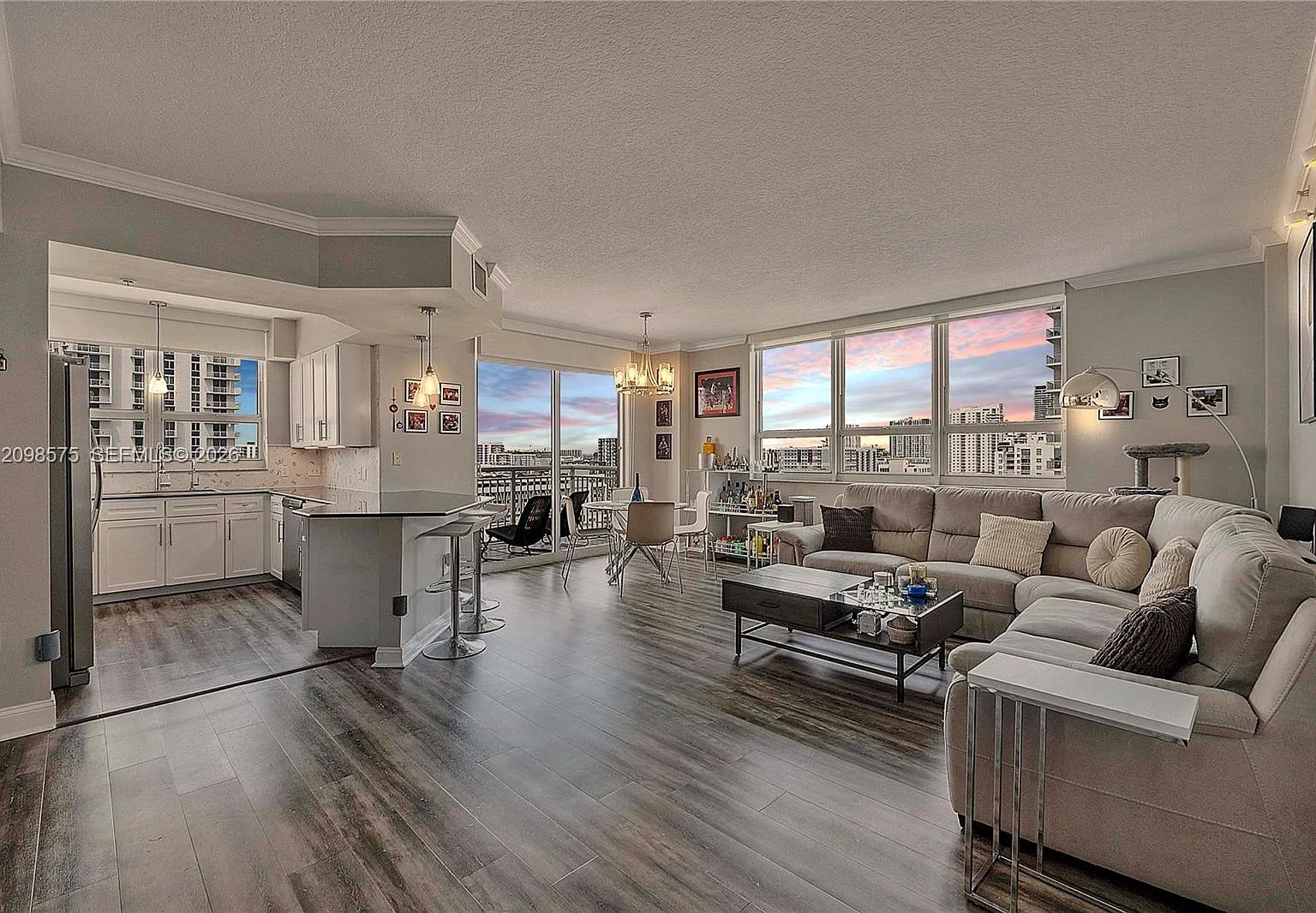 2000 N Bayshore Dr — Photo 1