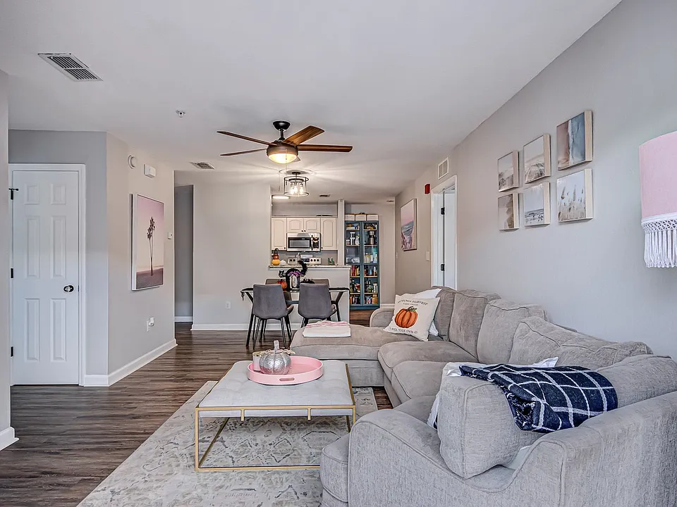 835 SW 9th St