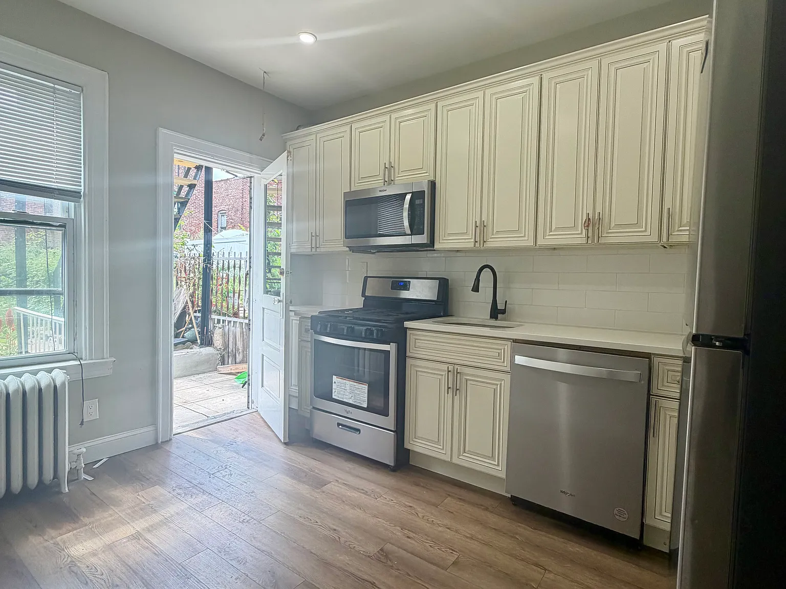 3 bed, 1500 sqft, $3,400 — Photo 3