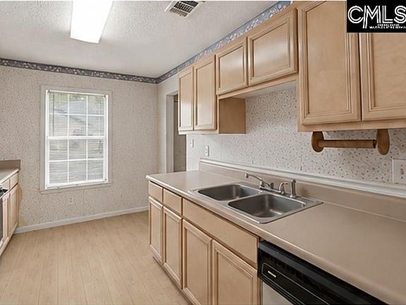 3rd image of 106 Londonberry Cir