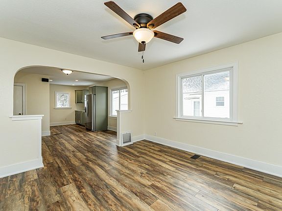 5th image of 604 10th Ave SE