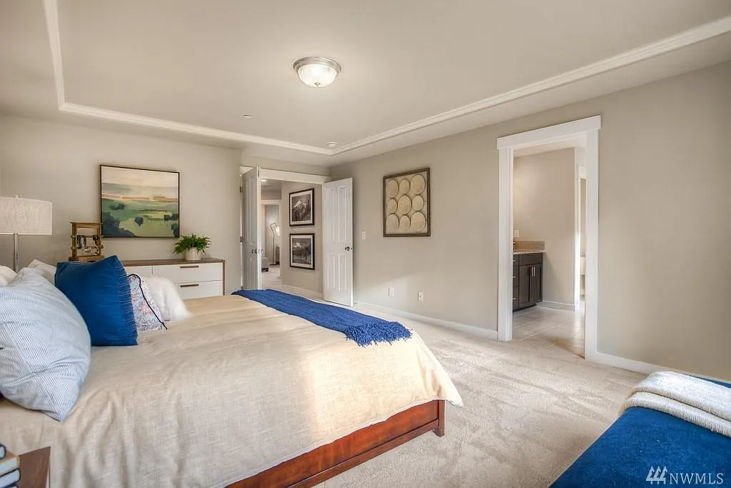 6 bed, 2700 sqft, $3,895 — Photo 1