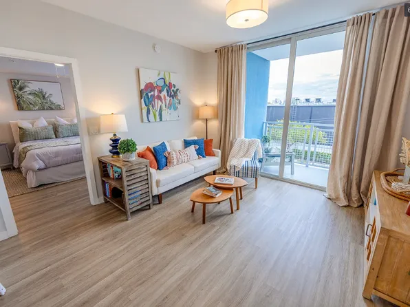 6 W 30th St #101, Hialeah, FL 33012