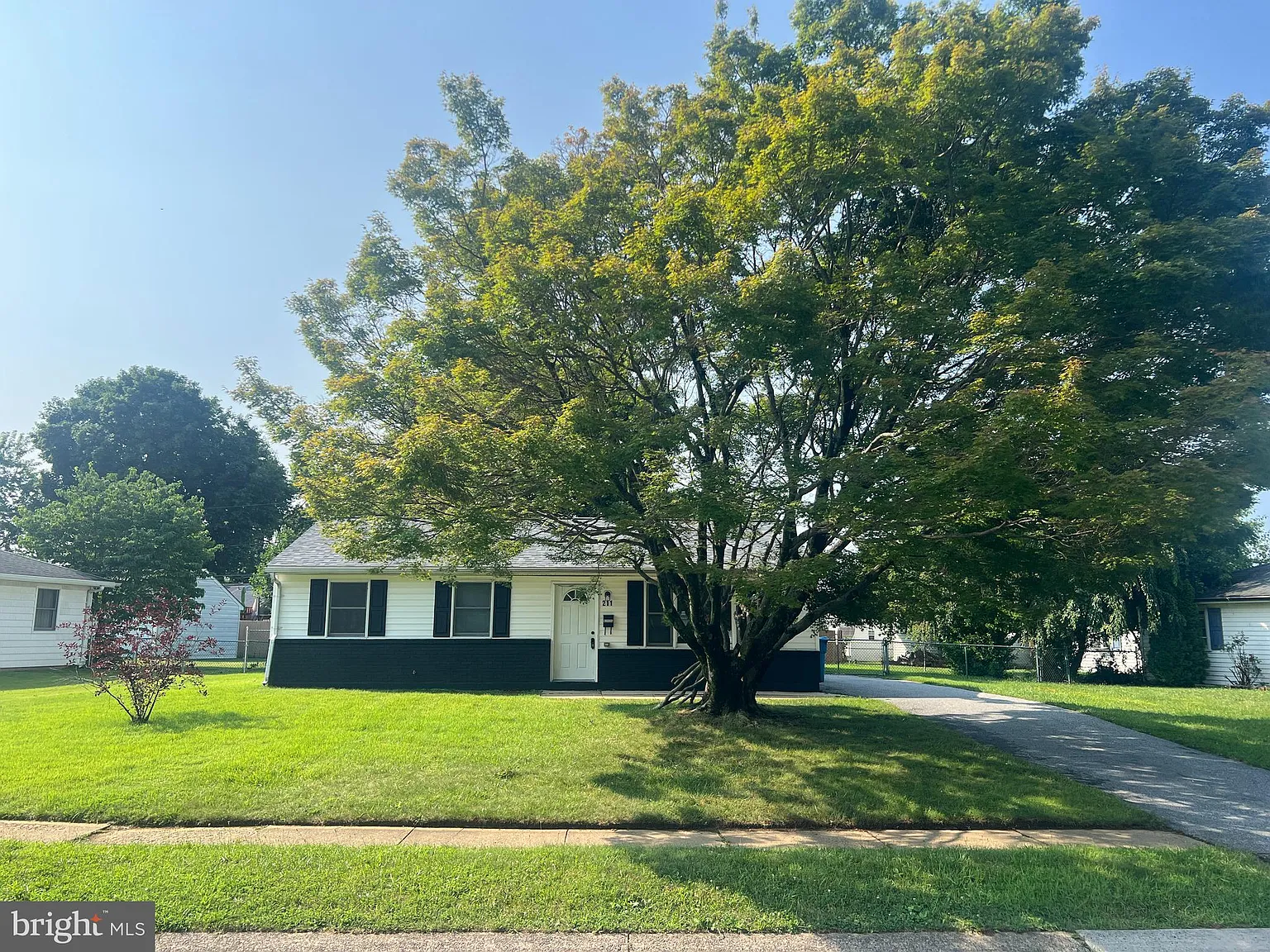 3 bed, 900 sqft, $1,800 — Photo 2