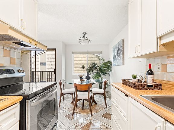 5th image of 2020 Grant Avenue S #A202