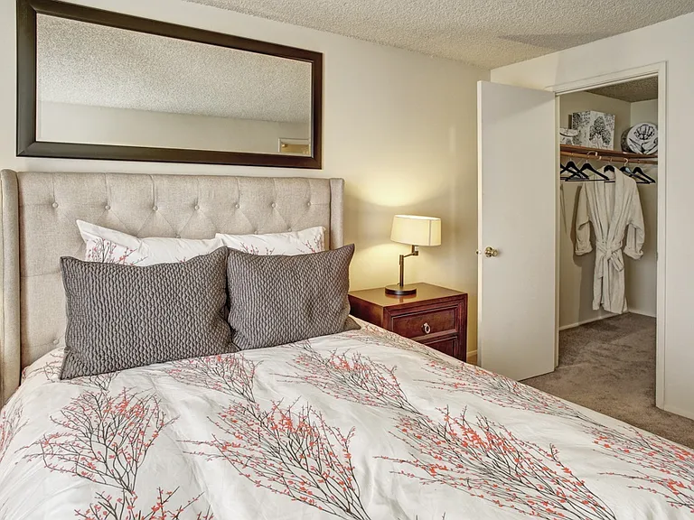 Lakeside Apartments — Photo 9