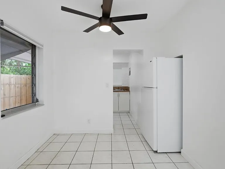 1201 N Victoria Park Rd #1203 — Photo 6