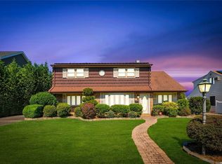 3591 Fiddler Ln, Bethpage, NY 11714