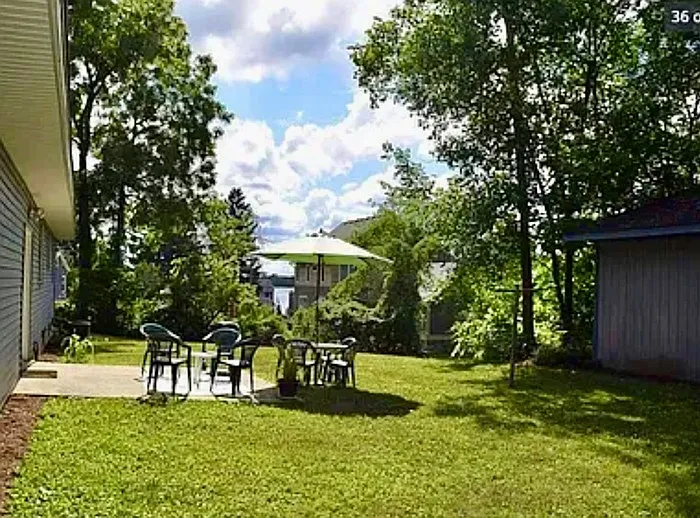 2 bed, 1.0 bath, 1100 sqft, $2,300 — Photo 2