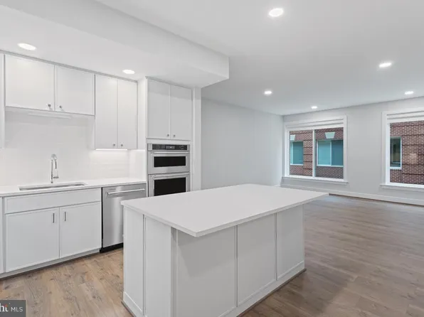 635 Slaters La, Alexandria, VA 22314