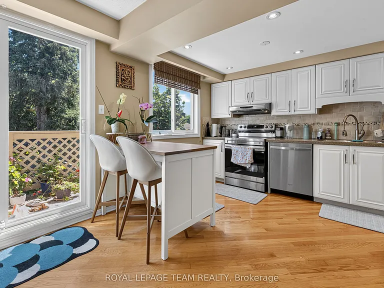 2086 Carling Ave — Photo 11