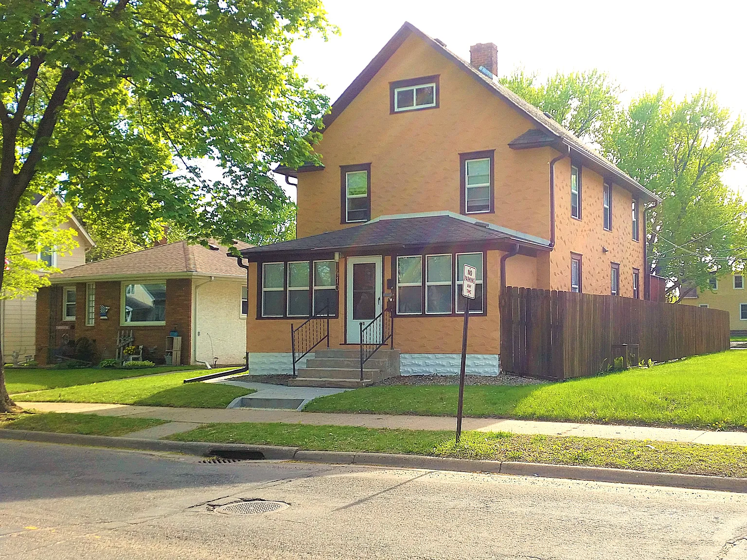 2 bed, 1300 sqft, $1,300 — Photo 2