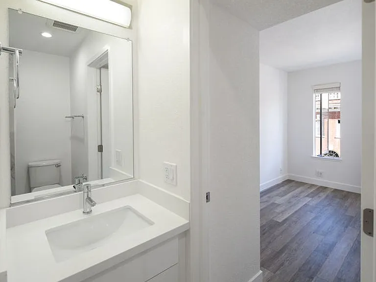 2200 Jackson St — Photo 10