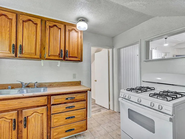 617 Manitou Ave — Photo 25