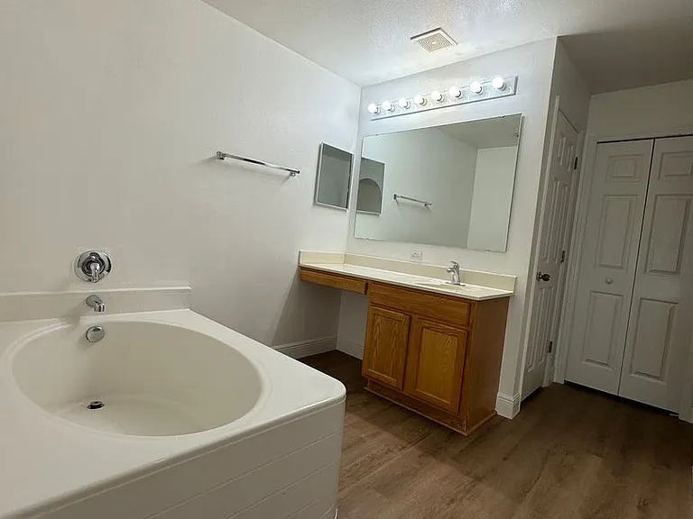 11718 Pethrick Dr — Photo 19