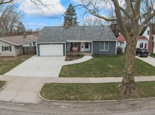 1900 Fruitwood Dr NW, Grand Rapids, MI 49504