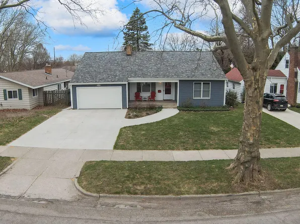 1900 Fruitwood Dr NW, Grand Rapids, MI 49504