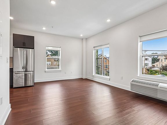 3rd image of 501 Washington Ln #208