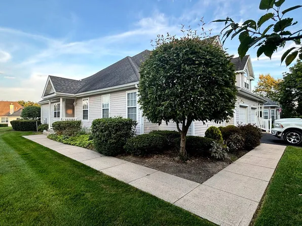 86 Saddle Lakes Dr, Riverhead, NY 11901