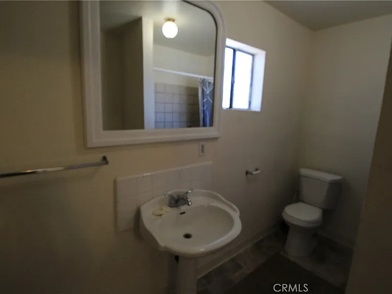 1051 W 46th St — Photo 11