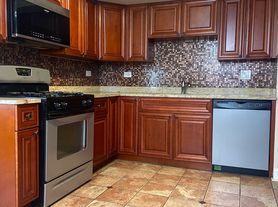 5516 W Higgins Ave, Chicago, IL