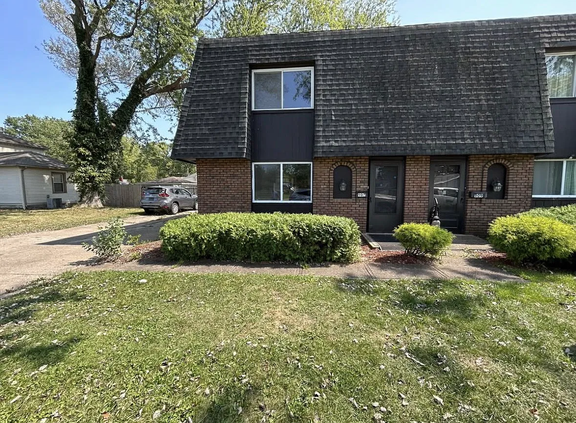 2 bed, 2000 sqft, $1,200 — Photo 1