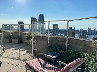 Rented by R New York