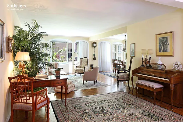 Sold by Sotheby's International Realty | media 6