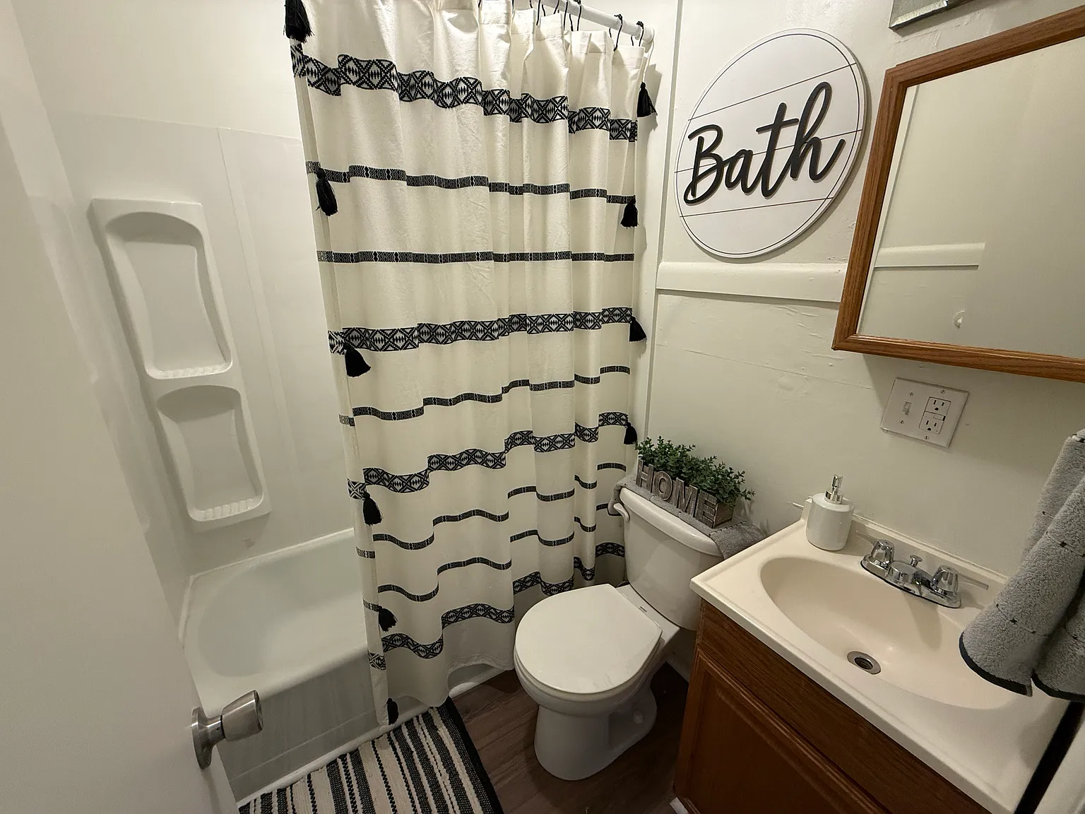 2 bed, 750 sqft, $900 — Photo 3