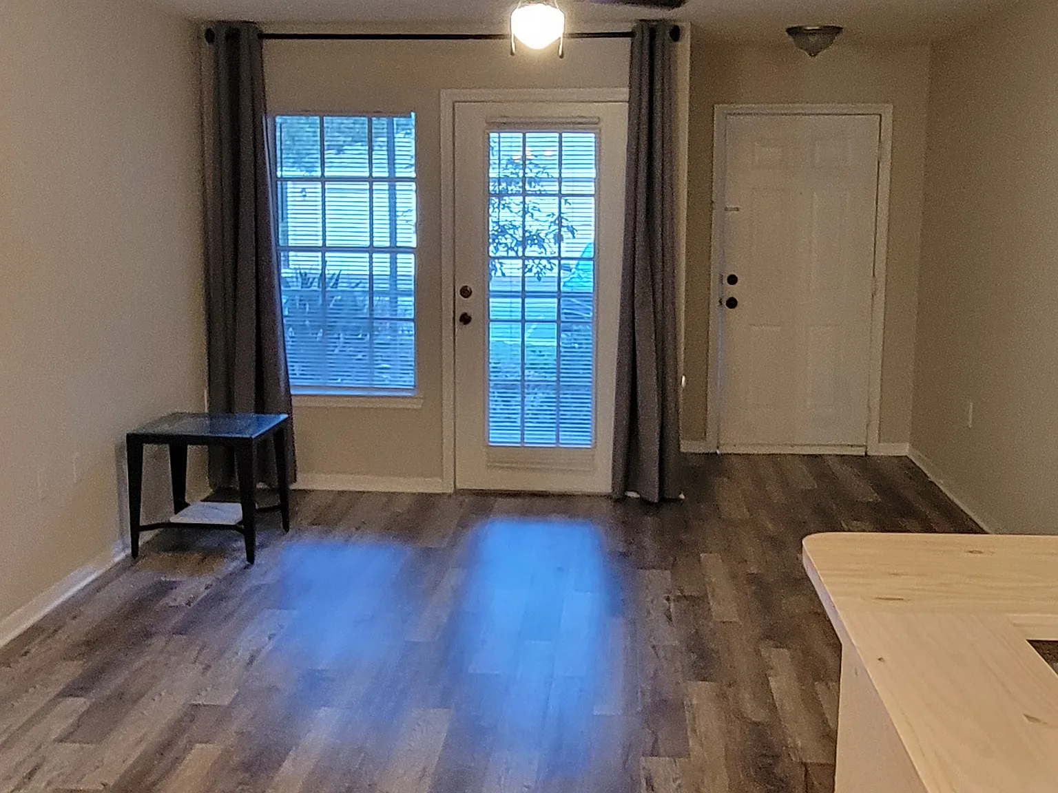 2 bed, 996 sqft, $1,650 — Photo 2