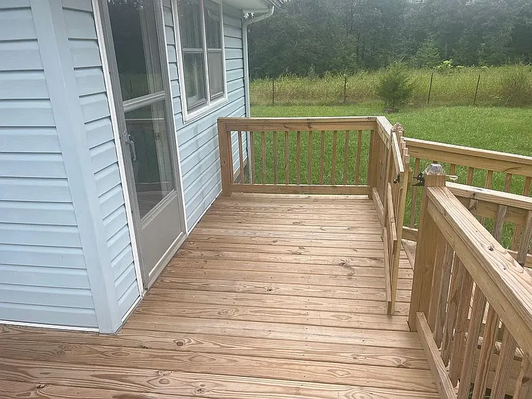 735 Douglas Dr — Photo 4