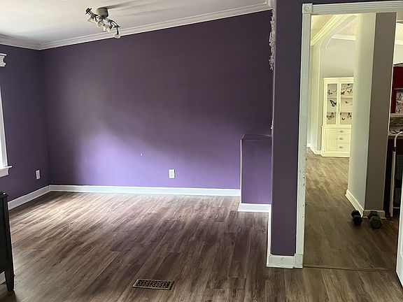 2nd image of 1402 Spring Hill Rd