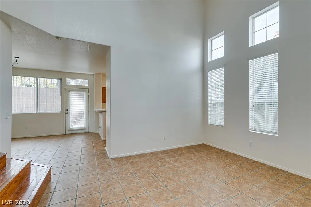 4 bed, 2.5 bath, 1708 sqft, $2,235 — Photo 3