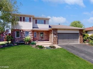 213 Wolverine Dr, Oswego, IL 60543