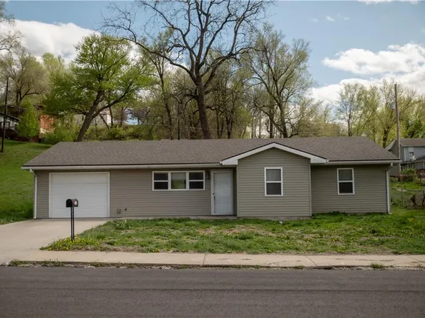 1408 Pacific St, Atchison, KS 66002