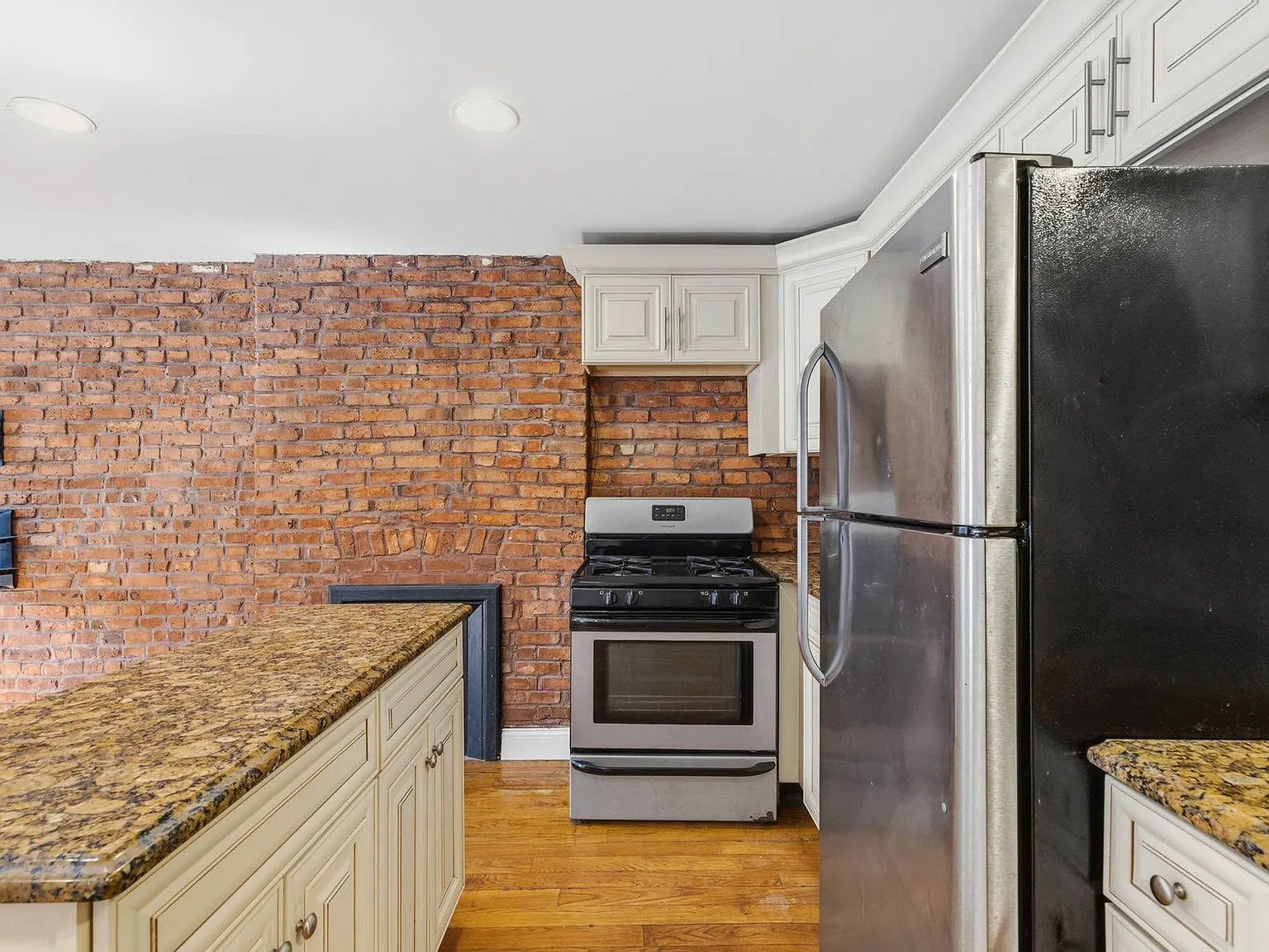 585 Putnam Avenue — Photo 3