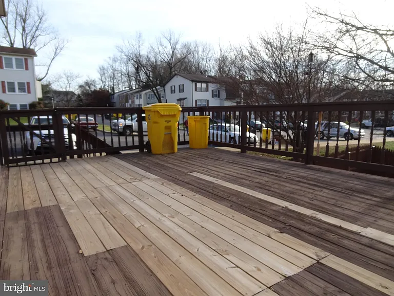 2074 Lake Grove Ln — Photo 4