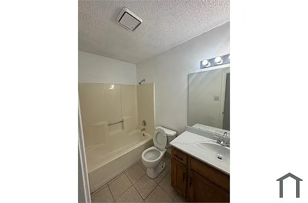 Building Photo - 705 Long Ct