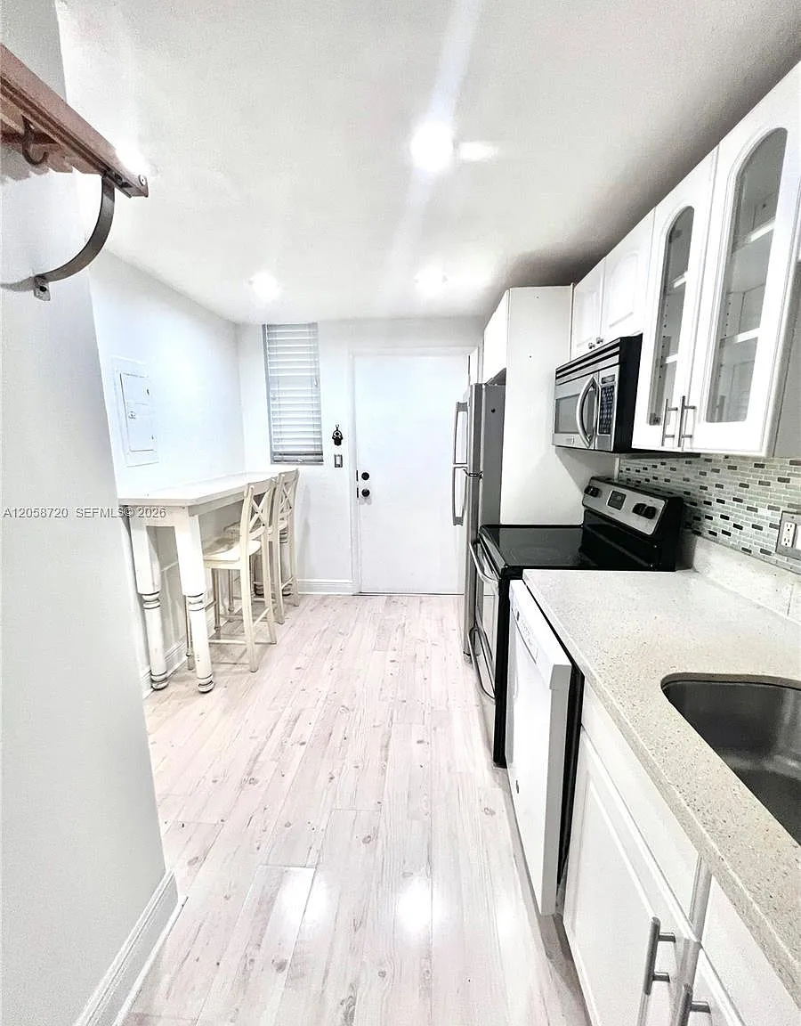 White House Condo — Photo 2