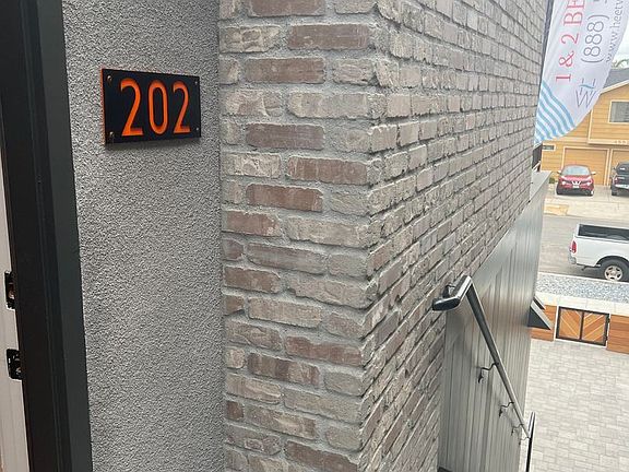 3rd image of 4551 Hamilton St #202