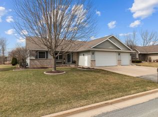 1414 Chesterfield Ct, Menasha, WI 54952