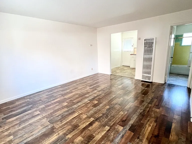 729 Mountain View Ave #1 — Photo 2