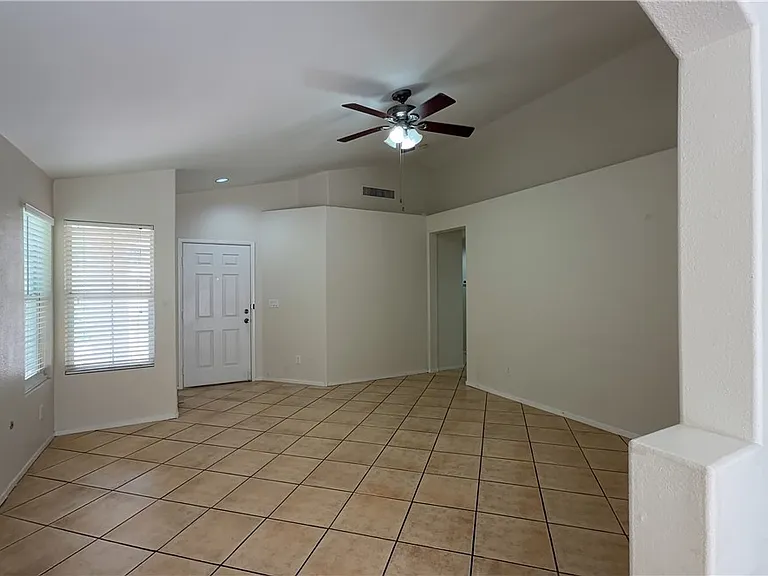 1717 Council Bluff Ln — Photo 4